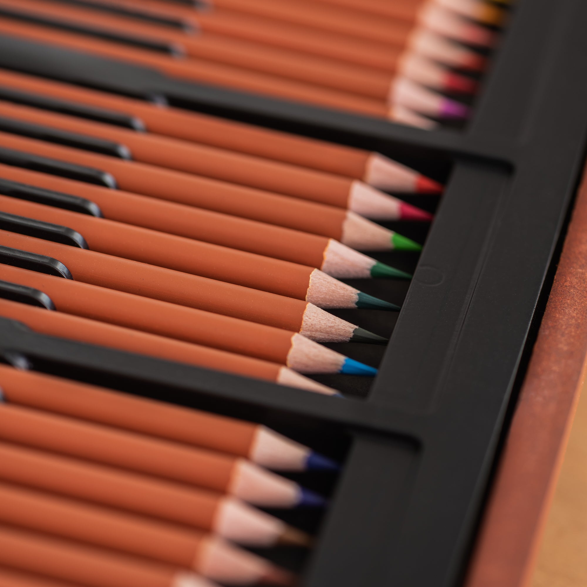 140-Piece Premium Wooden Artist's Case: A Dream Set for Artists!