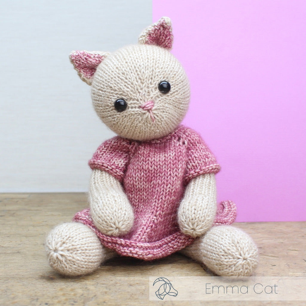 Charming Emma Cat Amigurumi Crochet Kit