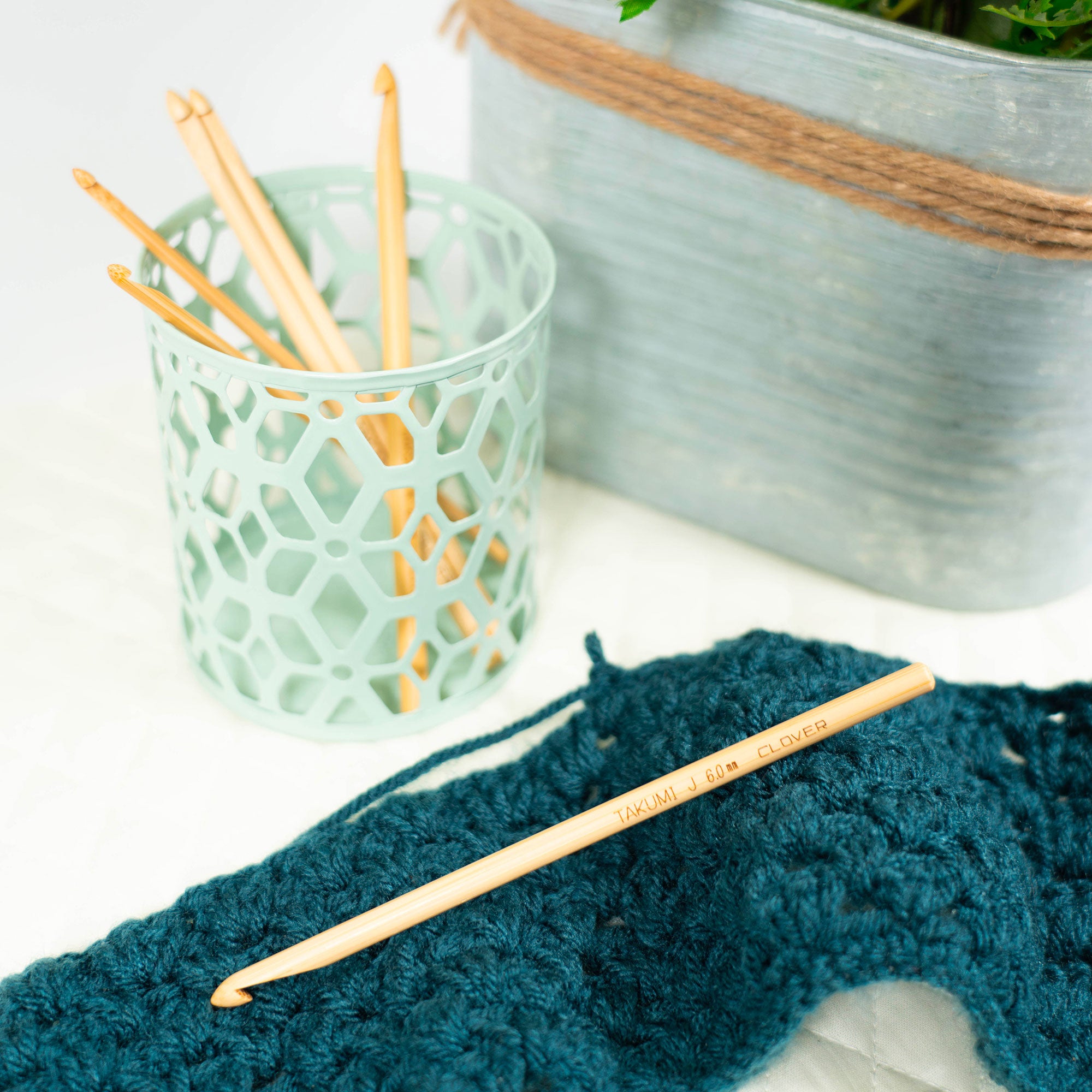 Exquisite Bamboo Crochet Hook - Your Ideal Crafting Companion