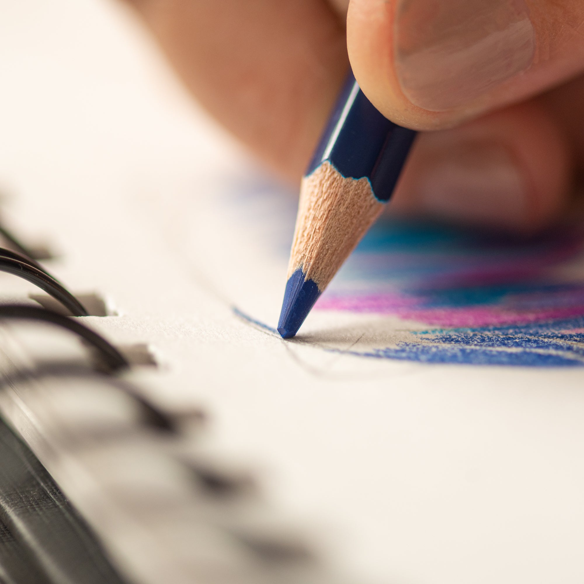 Artisto 24-Pack Professional Coloured Pencils - A Must-Have for Colouring Lovers