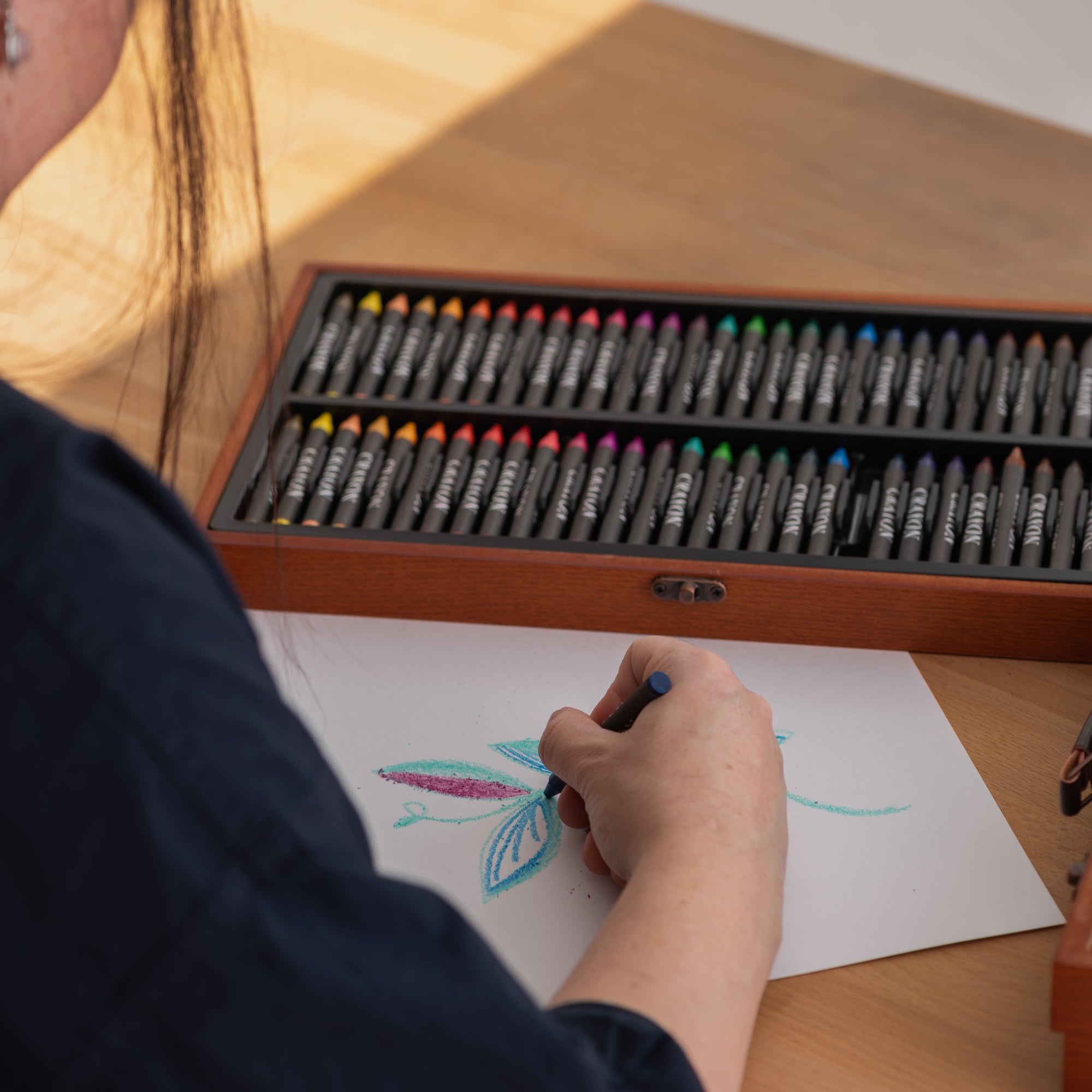 140-Piece Premium Wooden Artist's Case: A Dream Set for Artists!